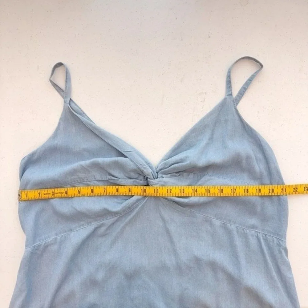 Old Navy Chambray‎ Tank Top Women 2X Light Blue Plus Size Smocked Summer Coastal
